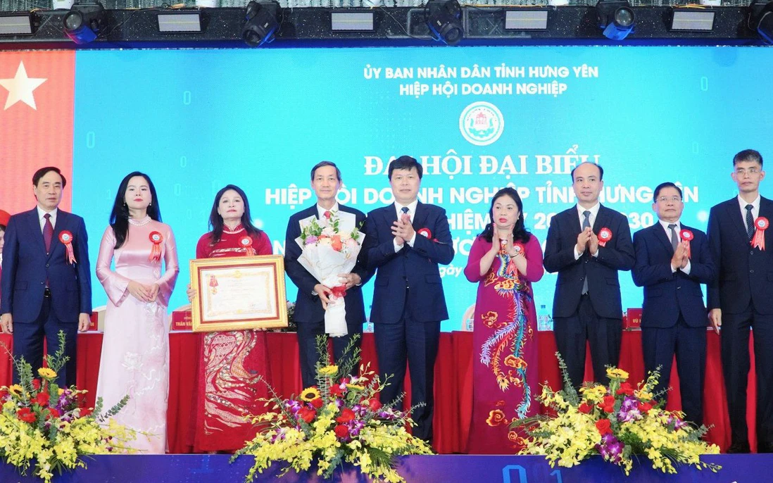 Hiệp hội doanh nghiệp tỉnh Hưng Yên đón Huân chương Lao động hạng Nhì
